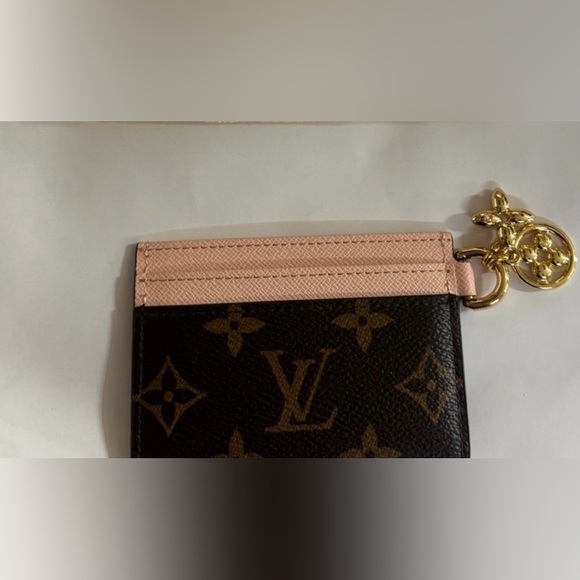 Like new Louis Vuitton Monogram Brown and Pink Key Holder LV - Picture 2 of 2